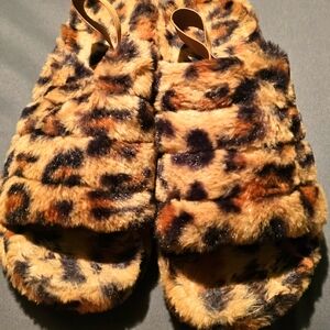 Leopard Print Furry Women's Slippers Slightly Worn